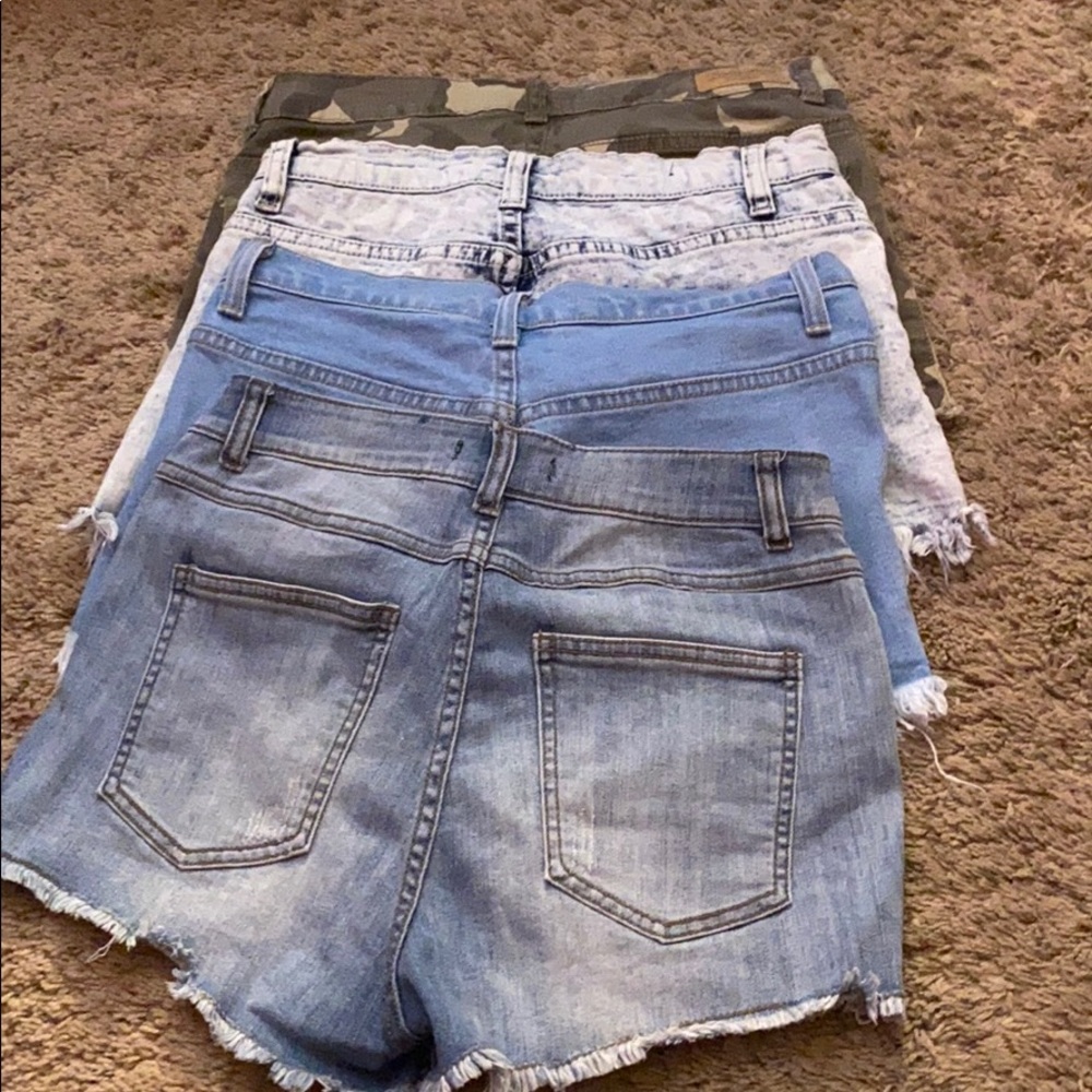 Shorts - Picture 2 of 6